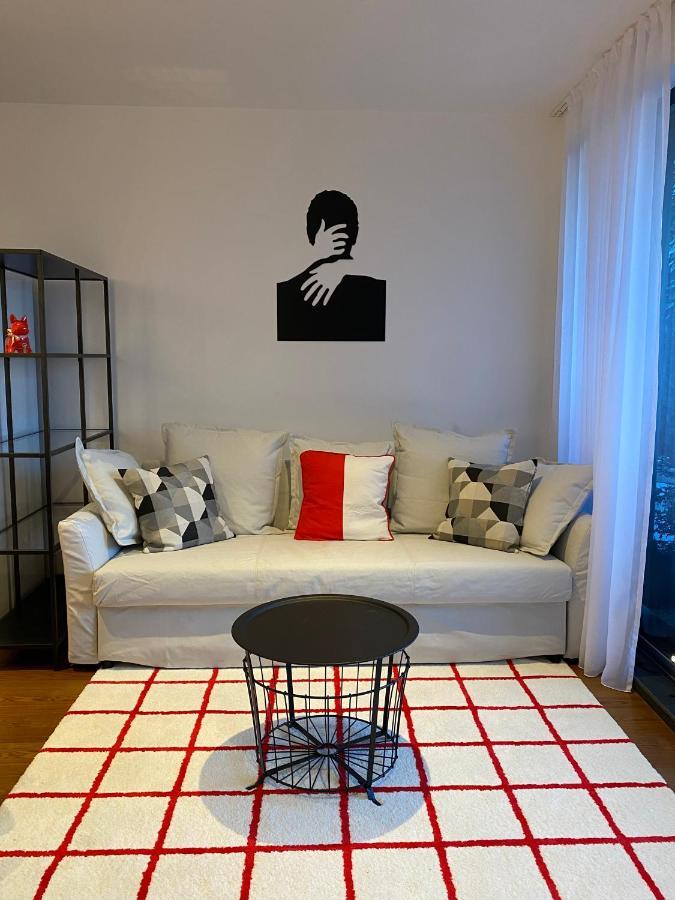 Cozy Red Bulldog Place In Apart-Complex/Pool Варна Экстерьер фото